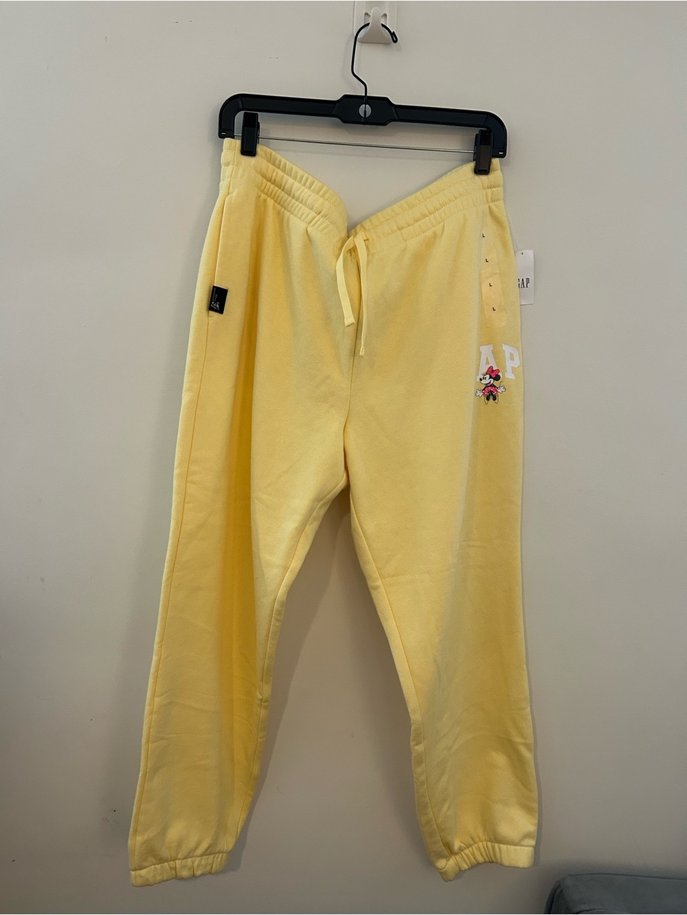 GAP Disney Women’s Butter Yellow Sweatpants Brand New Minnie Mouse L